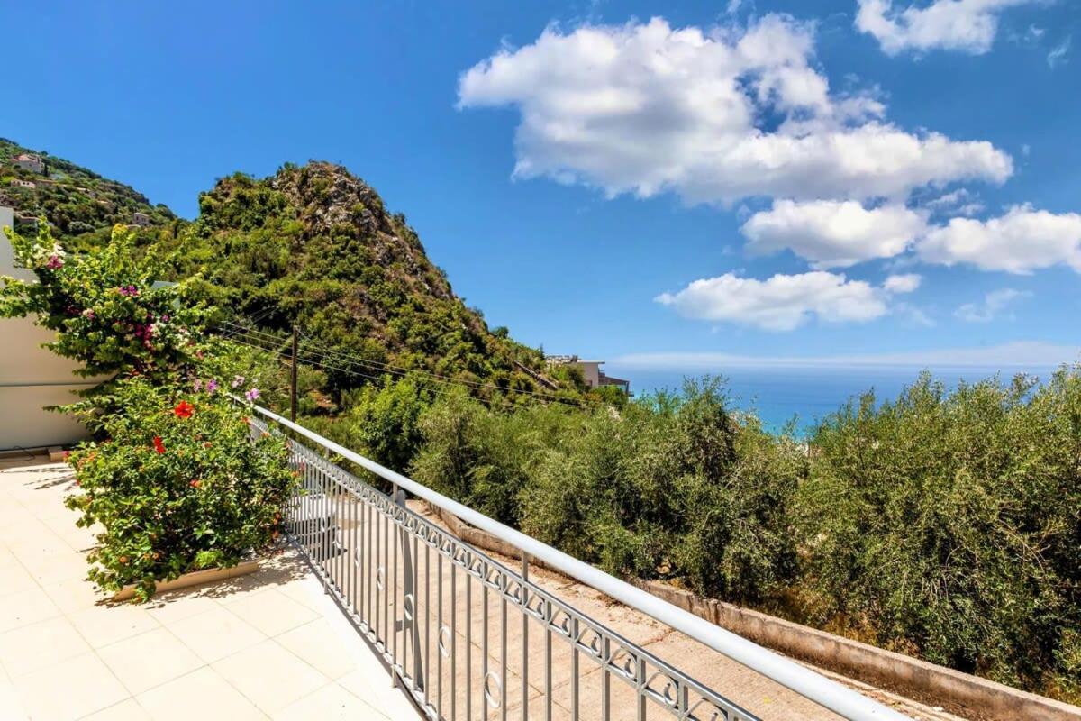 Villa Aigli Fully Equipped Getaway - Seaview Lux Retreat Kalamata Exterior foto