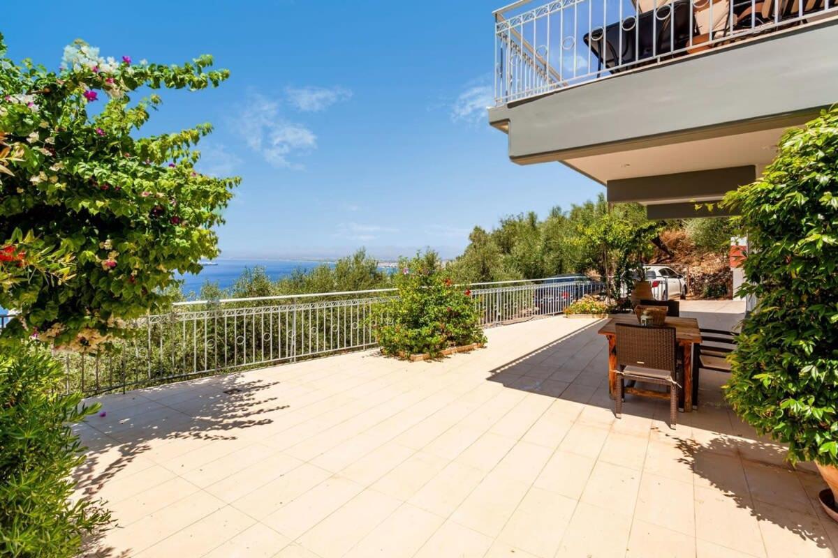 Villa Aigli Fully Equipped Getaway - Seaview Lux Retreat Kalamata Exterior foto